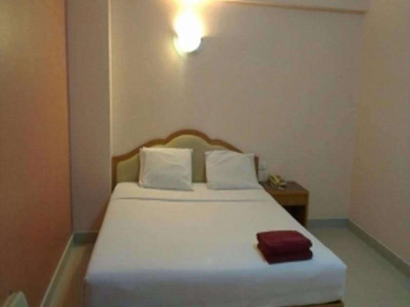 Cherry Hotel Pattaya Bagian luar foto