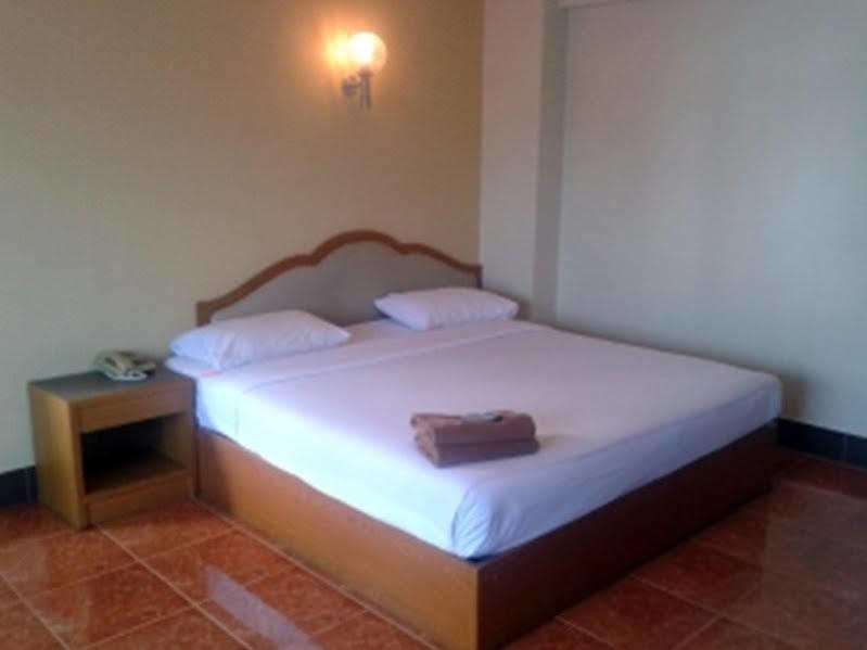 Cherry Hotel Pattaya Bagian luar foto