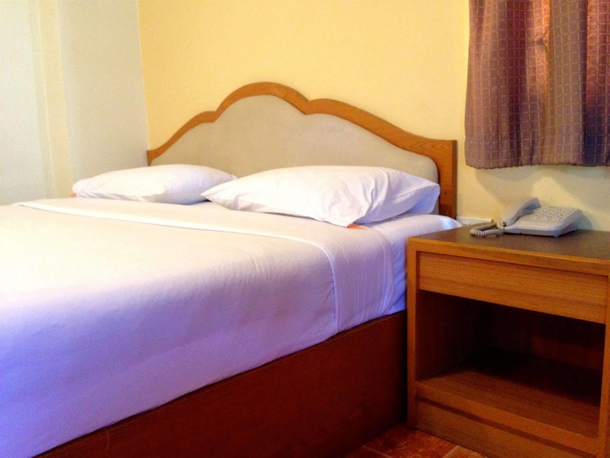 Cherry Hotel Pattaya Bagian luar foto