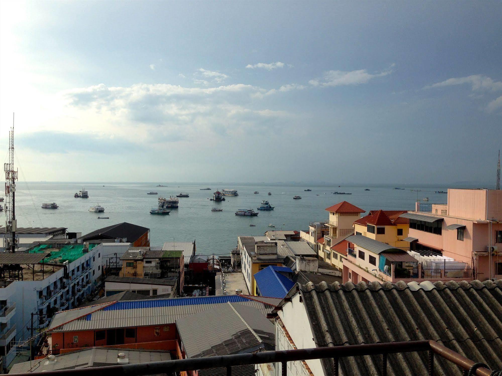 Cherry Hotel Pattaya Bagian luar foto