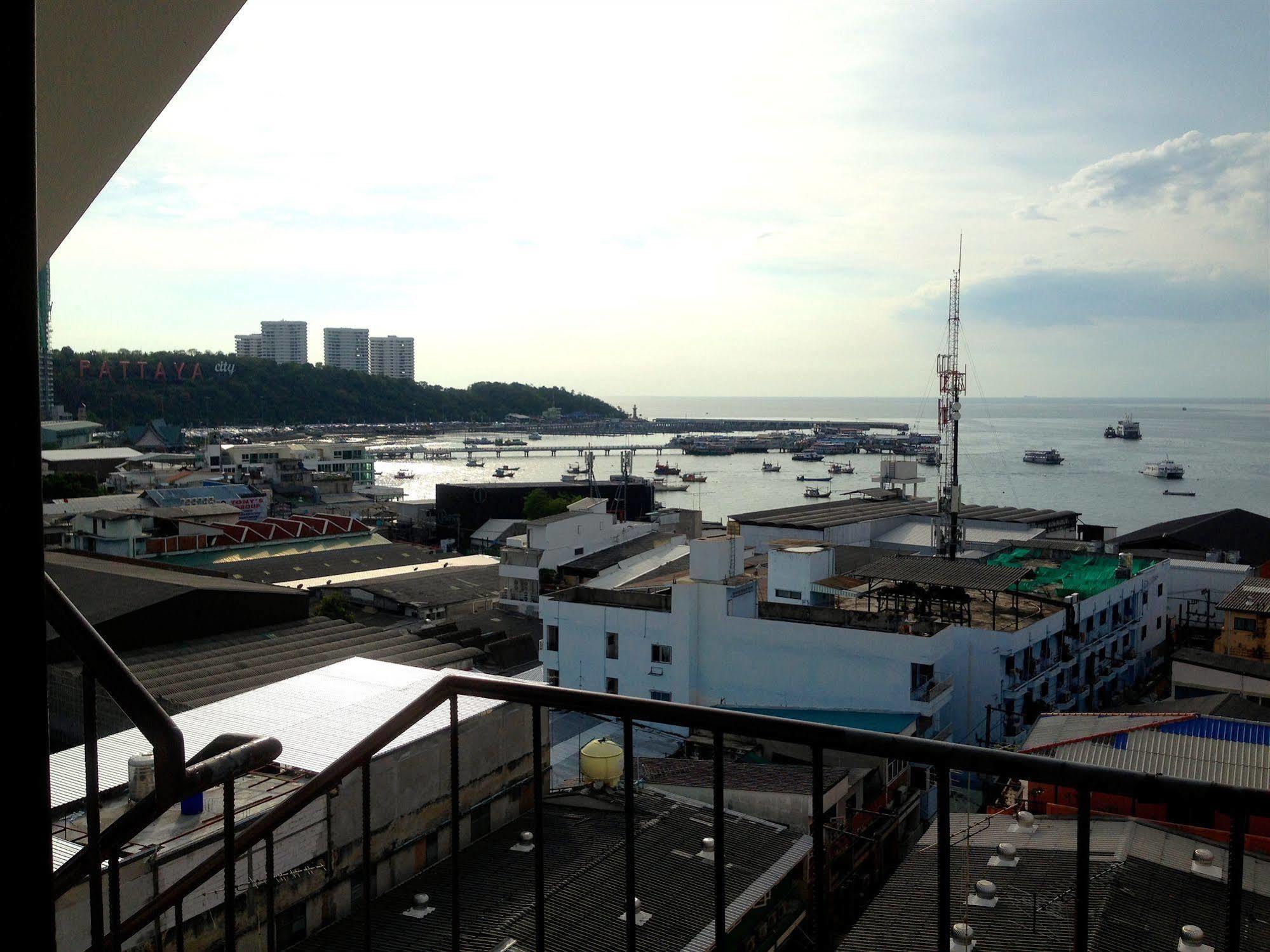 Cherry Hotel Pattaya Bagian luar foto