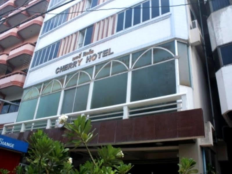 Cherry Hotel Pattaya Bagian luar foto